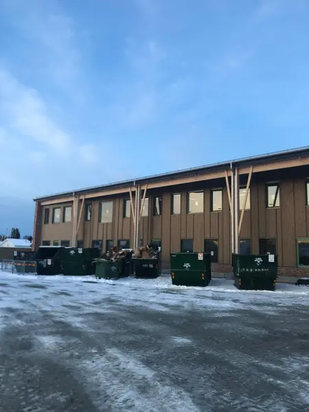 Foton som visar byggnationen av nya Ängskolan i Skene.